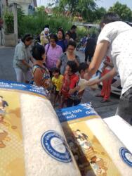 แจกข้าวสาร 100 ถุง-1