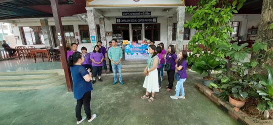 วิทยากรบรรยายให้ฟังในโครงการสานฝัน