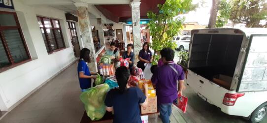 ร่วมมือกัน สานฝันปันให้น้อง 5 เตรียมของ