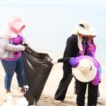 กิจกรรมเก็บขยะชายหาด