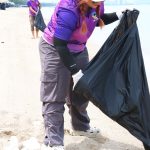 กิจกรรมเก็บขยะชายหาด